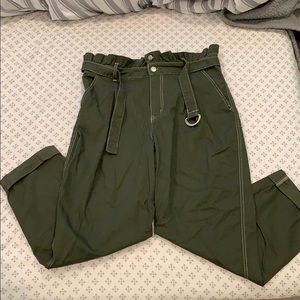 High waisted, ankle length pants with cute belt